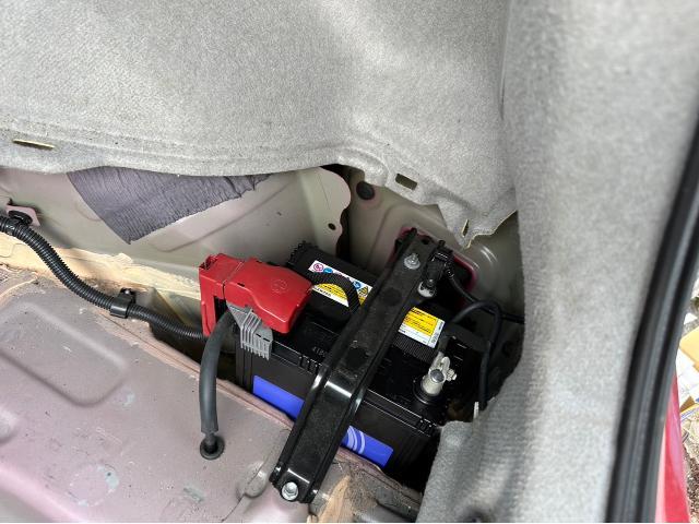 トヨタ 30系プリウス  補機バッテリー 交換 ZVW30 岡山市東区