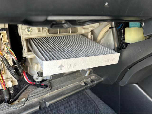 トヨタ 30系プリウス 納車前点検 オイル エレメント ワイパーゴム エアコンフィルター 交換 ZVW30 岡山市東区