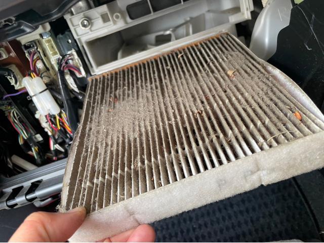 トヨタ 30系プリウス 納車前点検 オイル エレメント ワイパーゴム エアコンフィルター 交換 ZVW30 岡山市東区