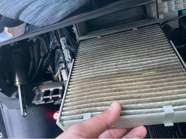 トヨタ 50系プリウス 納車前点検 オイル エレメント ワイパーゴム エアコンフィルター 交換 ZVW51 岡山市東区