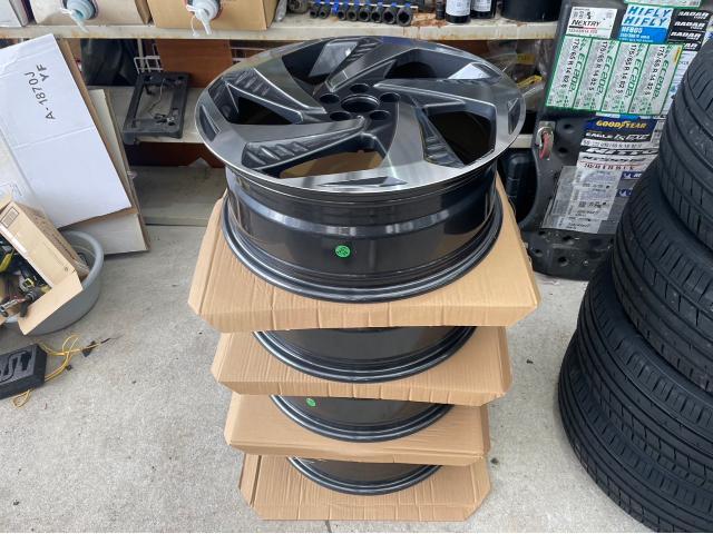 トヨタ 50系プリウス   在庫車 タイヤホイール 交換 15インチ→18インチ 組み換え ZVW51 岡山市東区