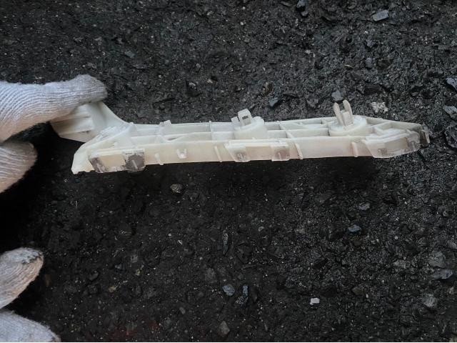 トヨタ 30系プリウス グローブボックス交換 助手席側フロントバンパーリテーナー交換  ZVW30 岡山市東区