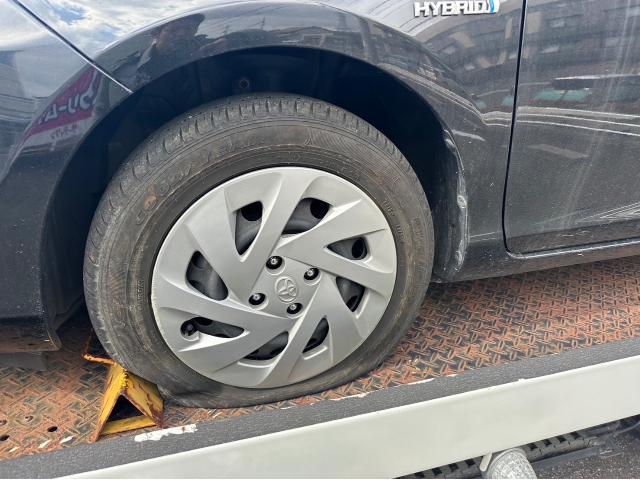 トヨタ アクア レッカー引き取り フロントタイヤ交換 NHP10 岡山市東区