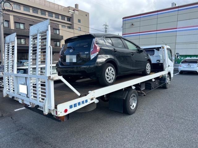 トヨタ アクア レッカー引き取り フロントタイヤ交換 NHP10 岡山市東区