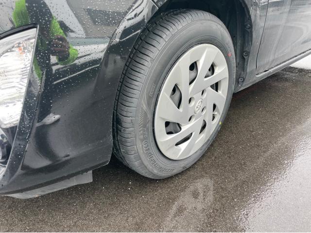 トヨタ アクア レッカー引き取り フロントタイヤ交換 NHP10 岡山市東区