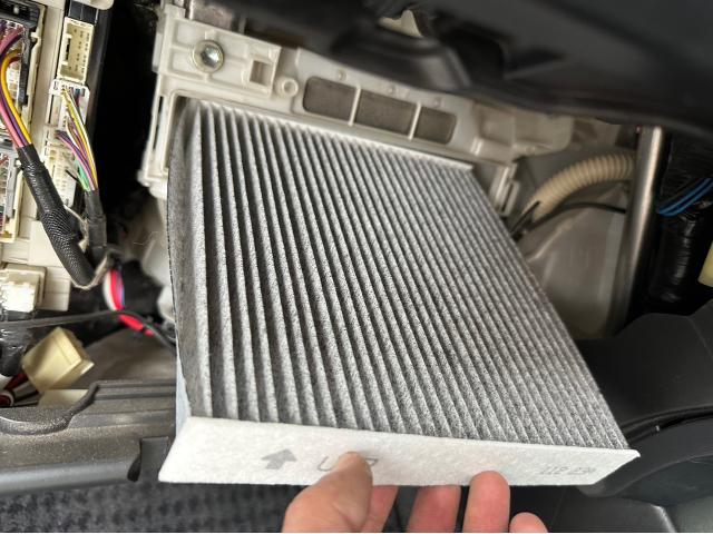 トヨタ 30系プリウス 納車前点検 オイル エレメント ワイパーゴム エアコンフィルター 交換 ZVW30 岡山市東区