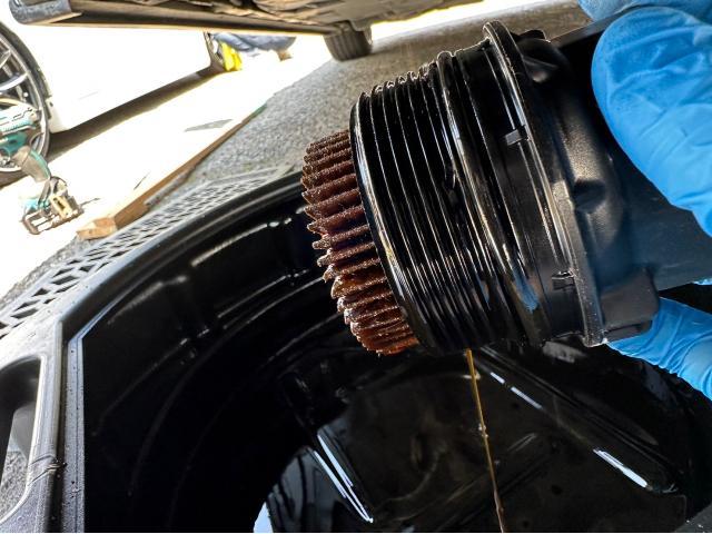 トヨタ 50系プリウス 納車前点検 オイル エレメント ワイパーゴム エアコンフィルター 交換 ZVW51 岡山市東区