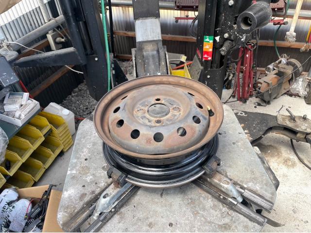 スズキ エブリイ タイヤ交換 オイル エレメント交換 DA64V 岡山市東区