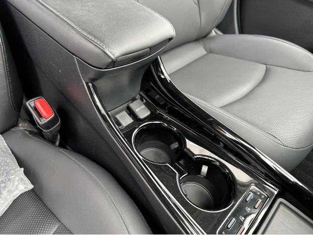 トヨタ 50系プリウス 納車前点検 オイル エレメント ワイパーゴム エアコンフィルター 交換 ツーリングアクセサリーライト取り付け USB＆HDMI取り付け ZVW51 岡山市東区