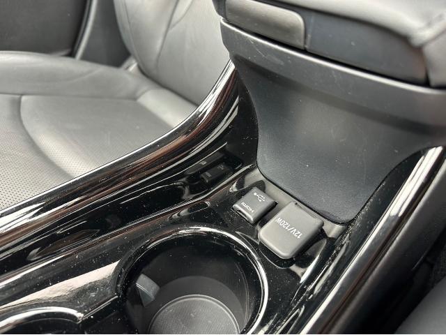 トヨタ 50系プリウス 納車前点検 オイル エレメント ワイパーゴム エアコンフィルター 交換 ツーリングアクセサリーライト取り付け USB＆HDMI取り付け ZVW51 岡山市東区