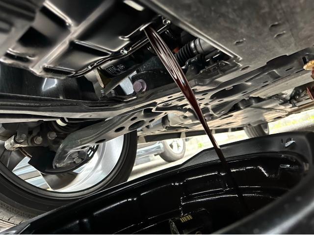 トヨタ 50系プリウス 納車前点検 オイル エレメント ワイパーゴム エアコンフィルター 交換 ツーリングアクセサリーライト取り付け USB＆HDMI取り付け ZVW51 岡山市東区