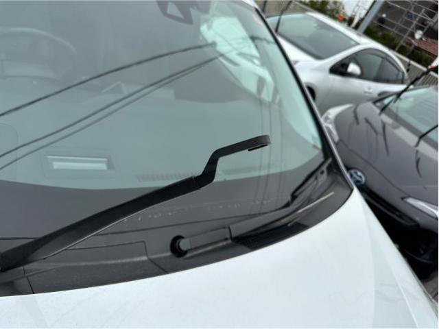 トヨタ 50系プリウス 納車前点検 オイル エレメント ワイパーゴム エアコンフィルター 交換 ツーリングアクセサリーライト取り付け USB＆HDMI取り付け ZVW51 岡山市東区