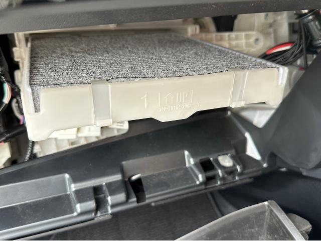 トヨタ 50系プリウス 納車前点検 オイル エレメント ワイパーゴム エアコンフィルター 交換 ツーリングアクセサリーライト取り付け USB＆HDMI取り付け ZVW51 岡山市東区