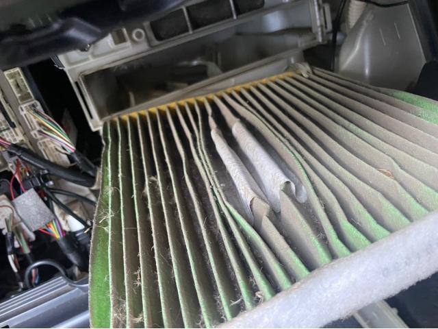 トヨタ 30系プリウス 納車前点検 オイル エレメント ワイパーゴム エアコンフィルター 交換 ZVW30 岡山市東区