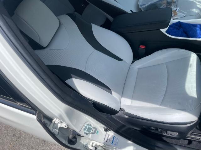 トヨタ 50系プリウス シートリペア ZVW55 岡山市東区