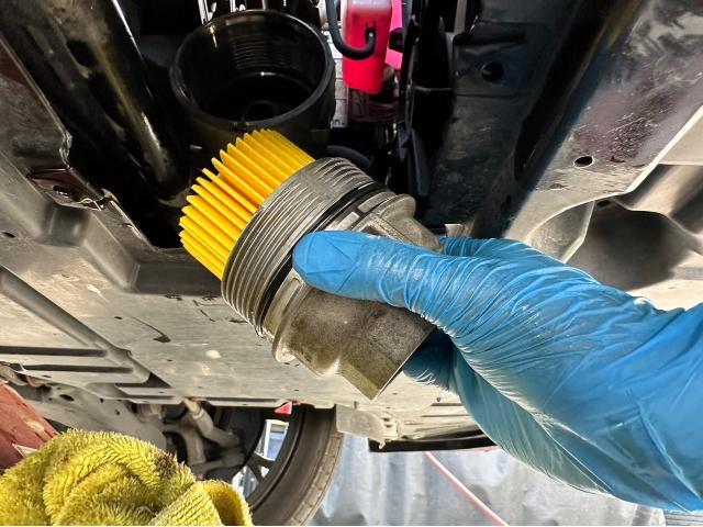 トヨタ クラウンハイブリッド 納車前点検　（オイル エレメント ワイパーゴム エアコンフィルター）交換GWS204 岡山市東区