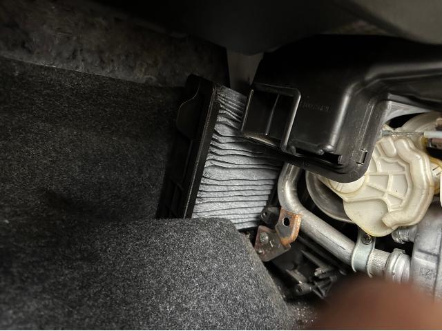 三菱 デリカD3 納車点検 LEDヘッドライト LEDフォグランプ LEDナンバー灯 LEDルームランプ 交換 ナビ取り付け