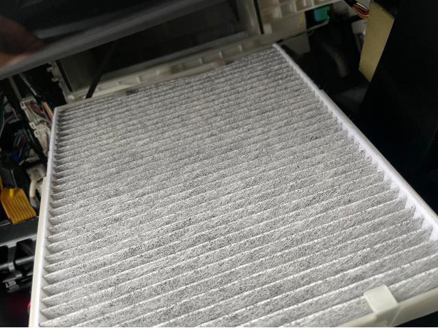 トヨタ 50系プリウス 納車前点検　（オイル エレメント ワイパーゴム エアコンフィルター）交換 ZVW55 岡山市東区