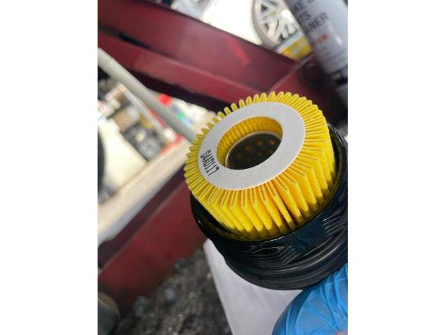 トヨタ 30系プリウス 納車前点検 オイル エレメント ワイパーゴム エアコンフィルター 交換 ZVW30 岡山市東区