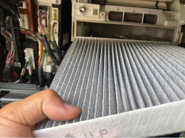 トヨタ 30系プリウス 納車前点検 オイル エレメント ワイパーゴム エアコンフィルター 交換 ZVW30 岡山市東区