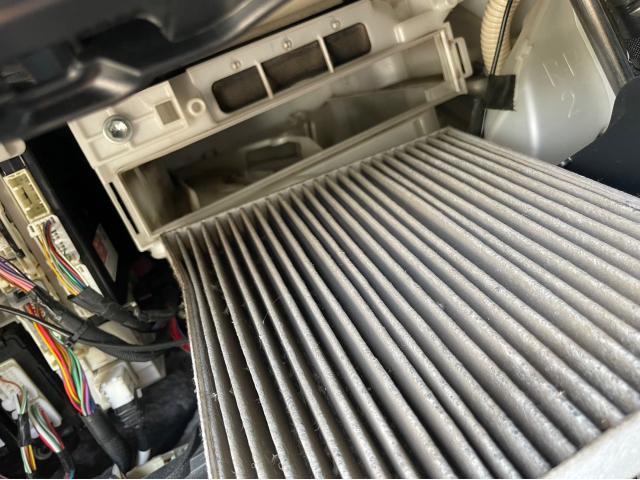 トヨタ 30系プリウス 納車前点検 オイル エレメント ワイパーゴム エアコンフィルター 交換 ZVW30 岡山市東区