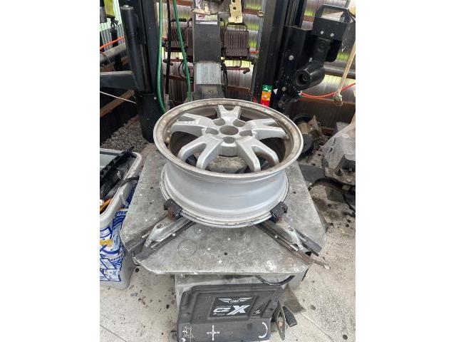 トヨタ 30系プリウス  タイヤ 交換 ZVW30 岡山市東区