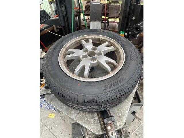 トヨタ 30系プリウス  タイヤ 交換 ZVW30 岡山市東区