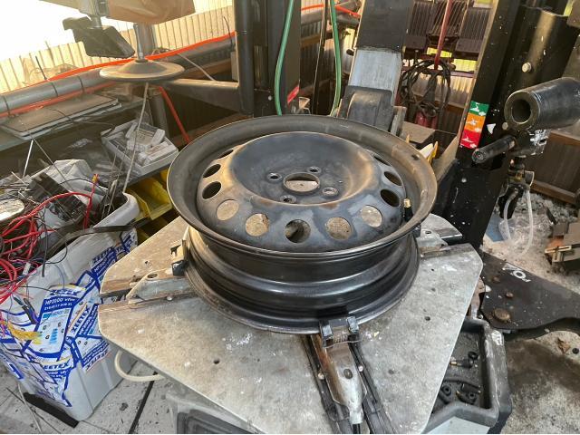 トヨタ アクア タイヤ交換 NHP10 岡山市東区