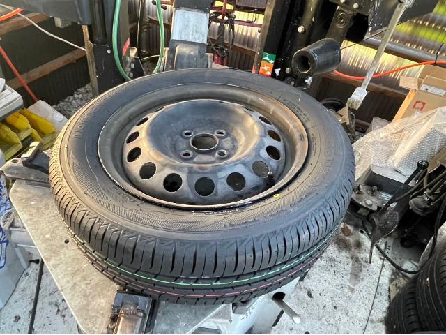 トヨタ アクア タイヤ交換 NHP10 岡山市東区