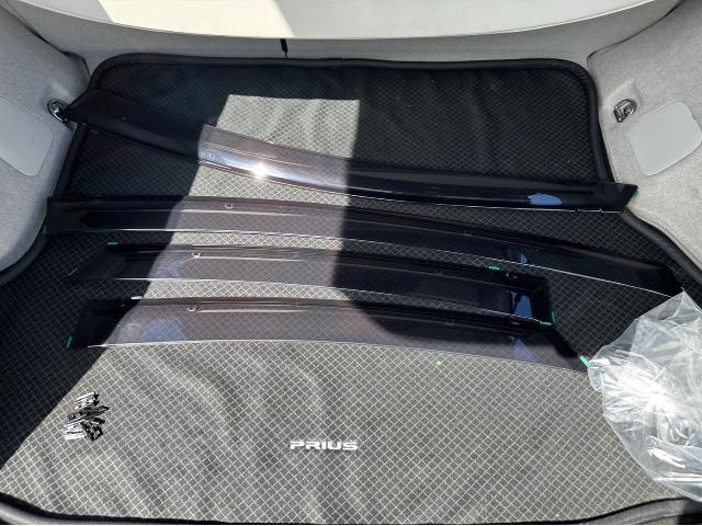 トヨタ 30系プリウス  フロントドアガラス左交換 純正サイドバイザー取付 交換 ZVW30 岡山市東区