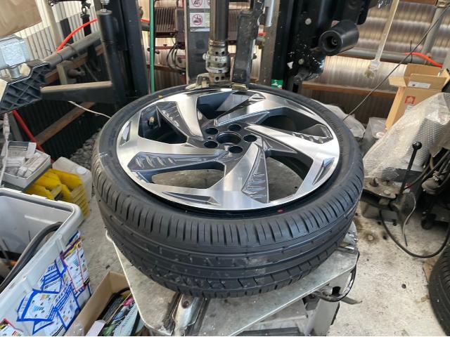 トヨタ 50系プリウス 18inホイール 組替え 交換 ZVW51 岡山市東区