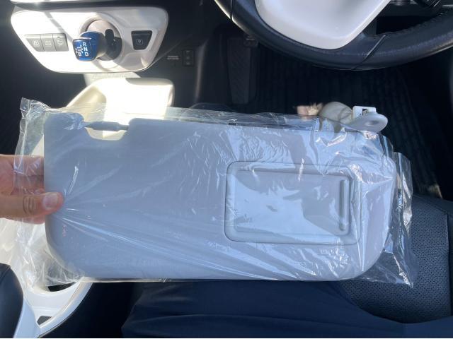 トヨタ 50系プリウス バニティガラス 交換 ZVW51 岡山市東区