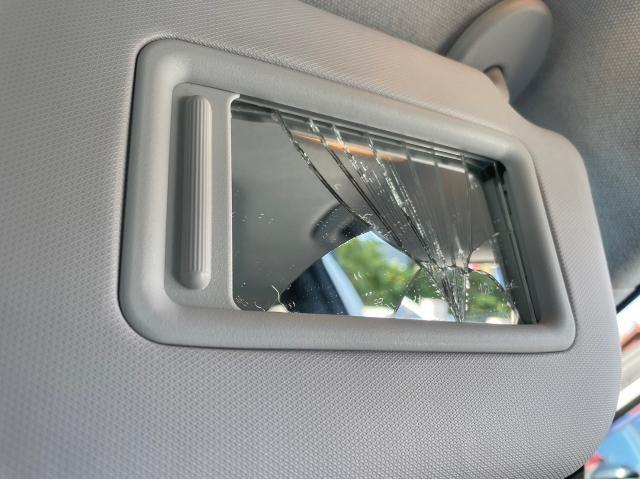 トヨタ 50系プリウス バニティガラス 交換 ZVW51 岡山市東区