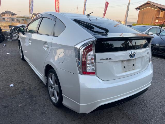 トヨタ 30系プリウス  フルエアロ取り付け
フォグランプLED 交換 ZVW30 岡山市東区