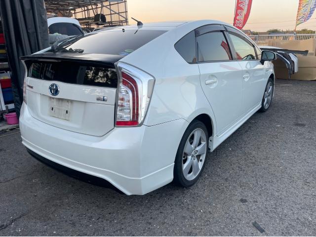 トヨタ 30系プリウス  フルエアロ取り付け
フォグランプLED 交換 ZVW30 岡山市東区