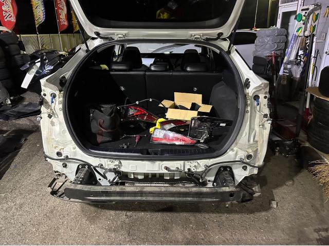 トヨタ 50系プリウス リアパンパーASSY交換、テールライト右交換  ZVW55 岡山市東区