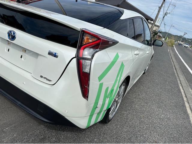 トヨタ 50系プリウス リアパンパーASSY交換、テールライト右交換  ZVW55 岡山市東区