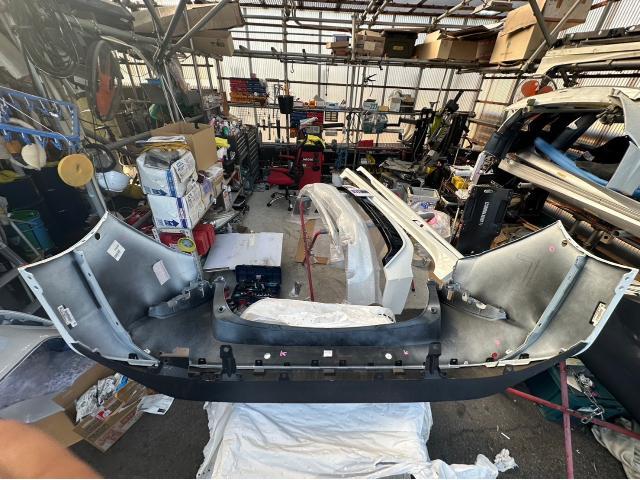 トヨタ 50系プリウス リアパンパーASSY交換、テールライト右交換  ZVW55 岡山市東区