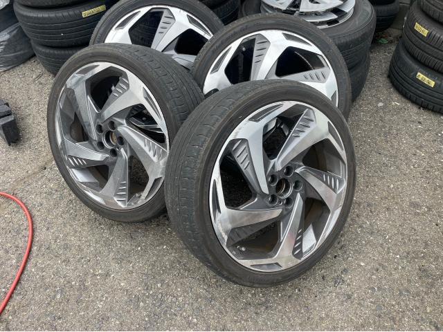 トヨタ 50系プリウス  ホイール18in→18inへ交換 ZVW51 岡山市東区