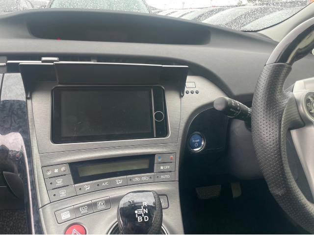 トヨタ 30系プリウス  ナビ交換 取付 ZVW30 岡山市東区