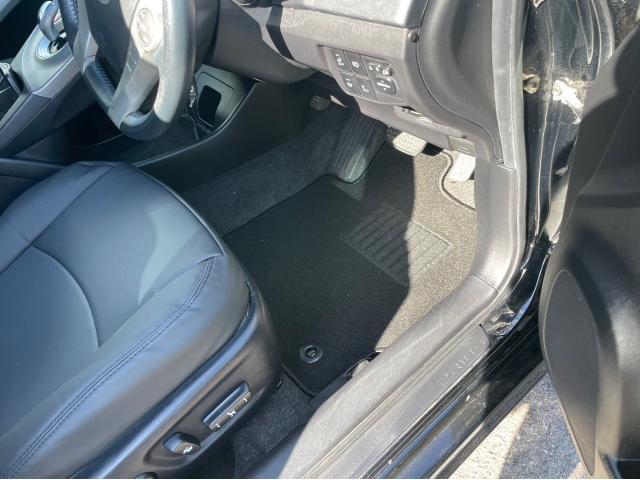 トヨタ 30系プリウス 新品フロアマット取付  ZVW30 岡山市東区