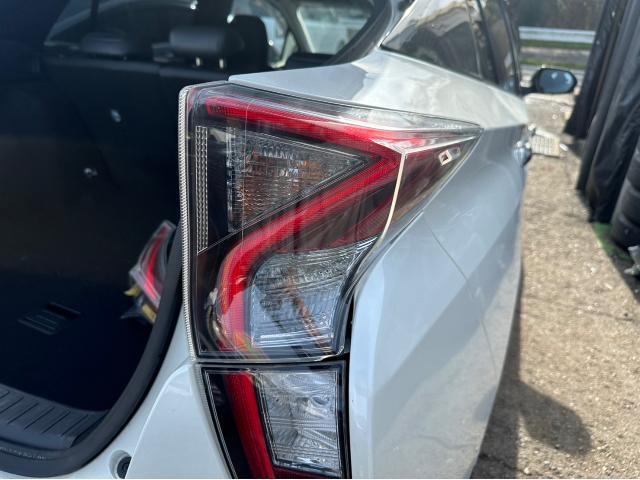 トヨタ 50系プリウス 納車前点検、フロントタイヤ2本交換、リアバンパー交換、テールライト右交換 交換 ZVW51 岡山市東区