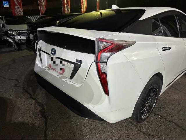 トヨタ 50系プリウス 納車前点検、フロントタイヤ2本交換、リアバンパー交換、テールライト右交換 交換 ZVW51 岡山市東区