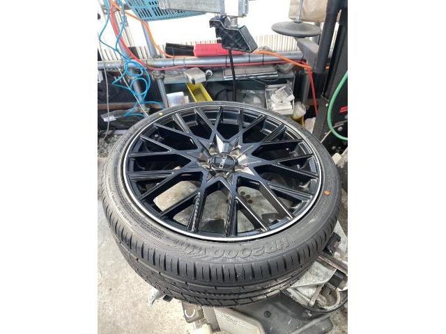 トヨタ 50系プリウス 納車前点検、フロントタイヤ2本交換、リアバンパー交換、テールライト右交換 交換 ZVW51 岡山市東区