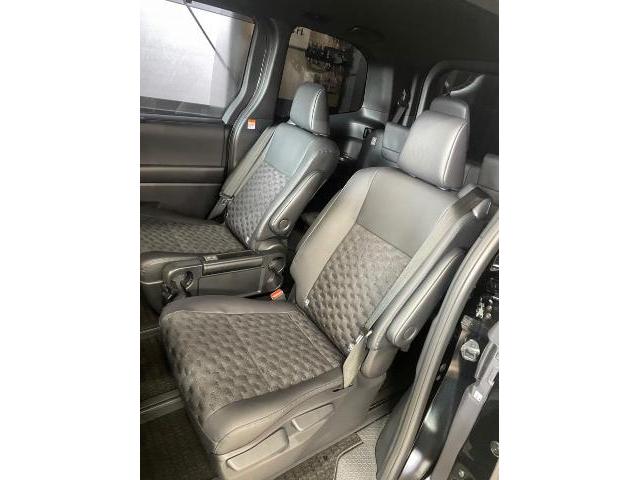 トヨタ ヴォクシーハイブリッド シートカバー取付 ZWR90W 岡山市東区