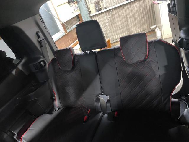 トヨタ ヴォクシーハイブリッド シートカバー取付 ZWR90W 岡山市東区