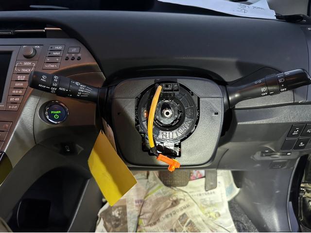 トヨタ 30系プリウス  ハンドル交換 ZVW30 岡山市東区