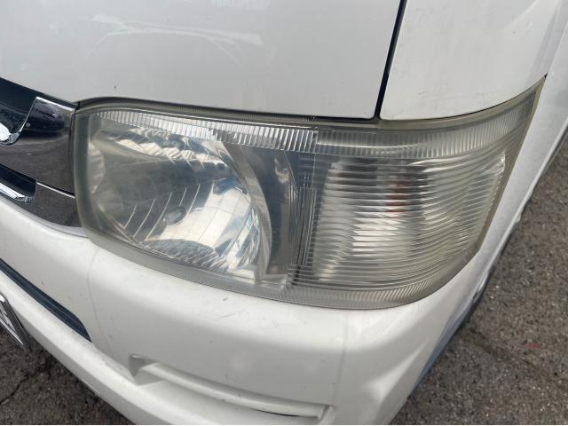 トヨタ ハイエースバン シーケンシャルウインカー付き社外ヘッドライトライト交換 TRH200V 岡山市東区