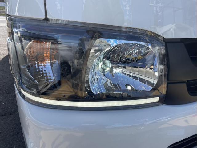トヨタ　ハイエースバン　シーケンシャルウインカー付きヘッドライト LEDヘッドライトバルブ アルファホーン 取付　TRH200V 岡山市東区