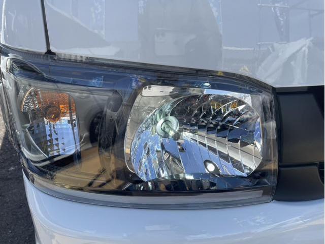 トヨタ　ハイエースバン　シーケンシャルウインカー付きヘッドライト LEDヘッドライトバルブ アルファホーン 取付　TRH200V 岡山市東区